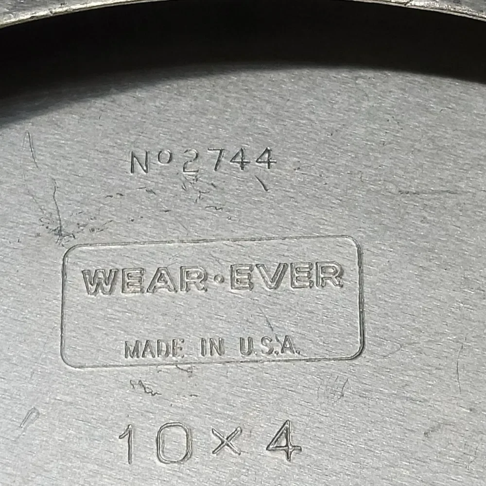 Wear Ever Aluminum Angel Food Cake Tube Pan 10 X 4 Inch One Piece 3 Legs Vtg